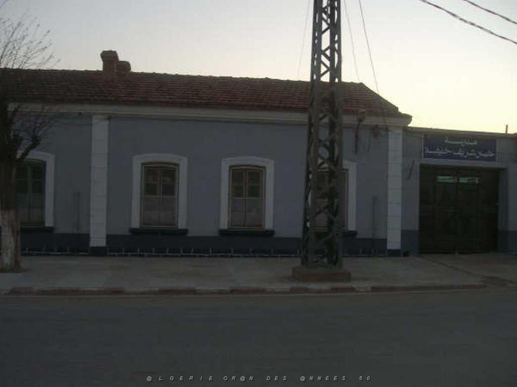 IMGP4105 ecole des garcons la classe de Mme Benachenoux.jpg
